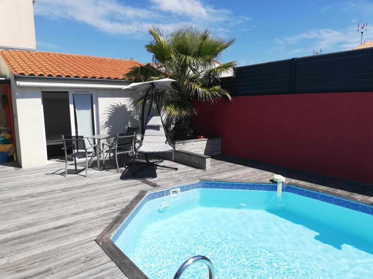Studio Independant Chez L'Habitant Avec Piscine Et Cuisine Exterieures لا روشيل المظهر الخارجي الصورة