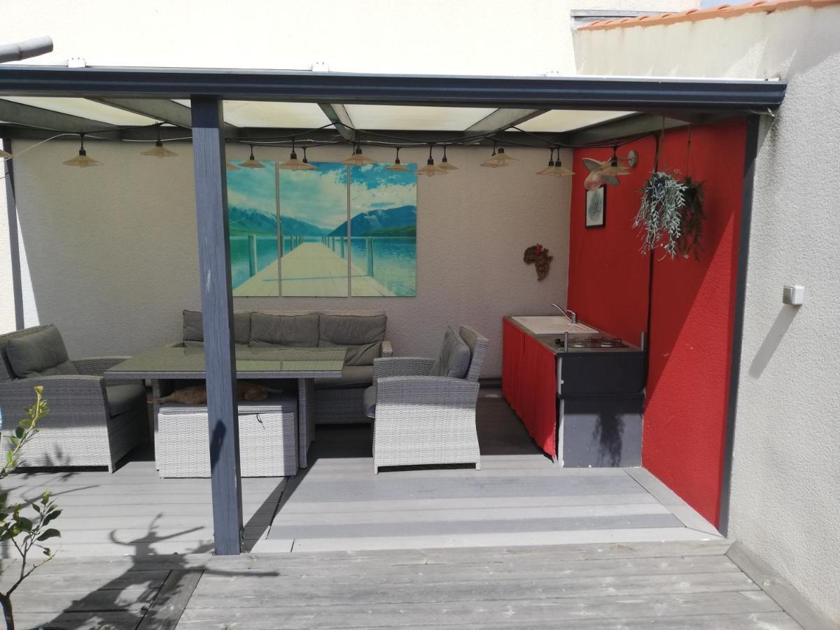 Studio Independant Chez L'Habitant Avec Piscine Et Cuisine Exterieures لا روشيل المظهر الخارجي الصورة